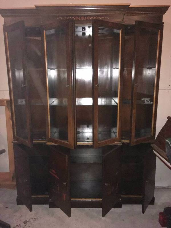 lot 1 image: ANTIQUE HUTCH
