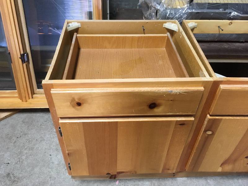 lot 75 image: WOODEN BATHROOM CABINET