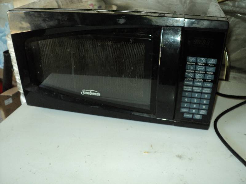 black sunbeam microwave with turn t...