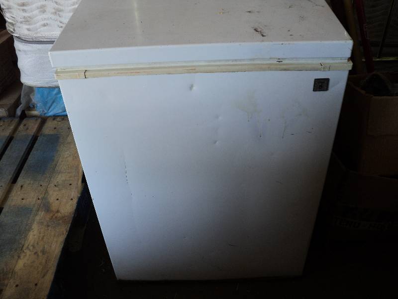 Capri chest freezer, 25in wide, 21i...