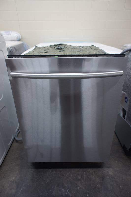 lot 8 image: Scratch and Dent - Samsung Model # (DW80F600UT) 24 Built-in Dishwasher - Stainless Steel Color - Tested Works - MSRP $999.99