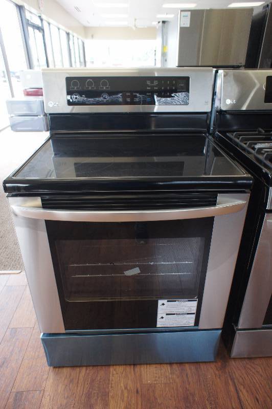 lot 10 image: New - Scratch & Dent  LG Model # (LRE3061ST)  Electric Convection Range - Freestanding - 6.3 cu ft - Stainless Steel - Tested Works  -  MSRP $ 1199.99