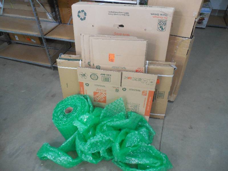 lot 29 image: Moving  Storage box lot & bubble wrap