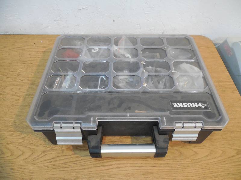 lot 36 image: BOLT ORGANIZER WITH ITEMS