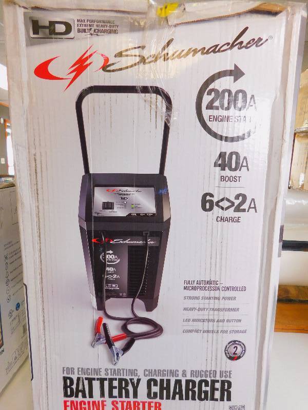 lot 24 image: Schumacher 200A Battery ChargerEngine Starter