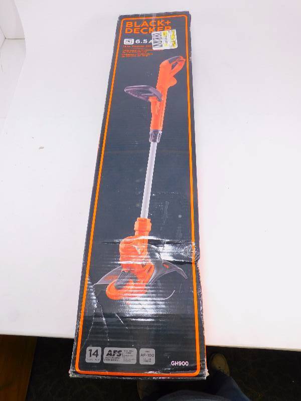 lot 34 image: Black & Decker GH900 6.5 Amp 14 in. Straight Shaft String Trimmer