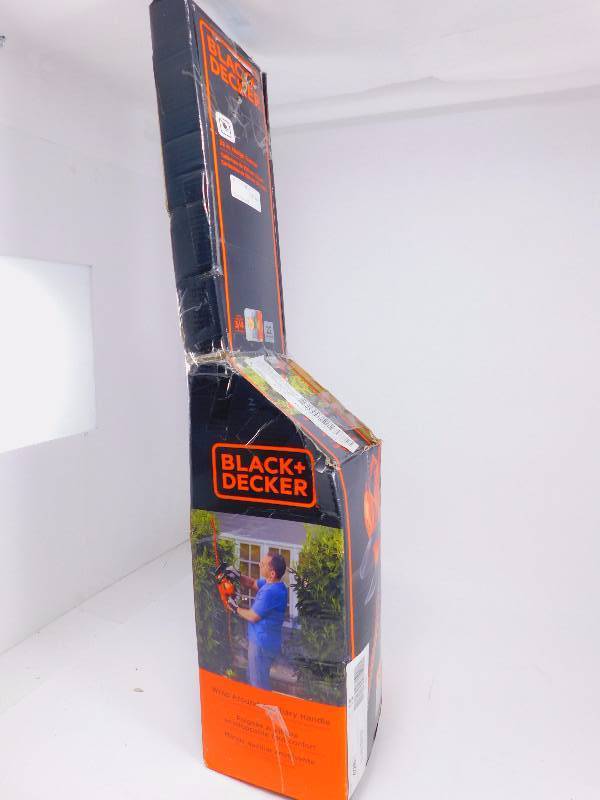lot 35 image: Black & Decker 22 Hedge Trimmer