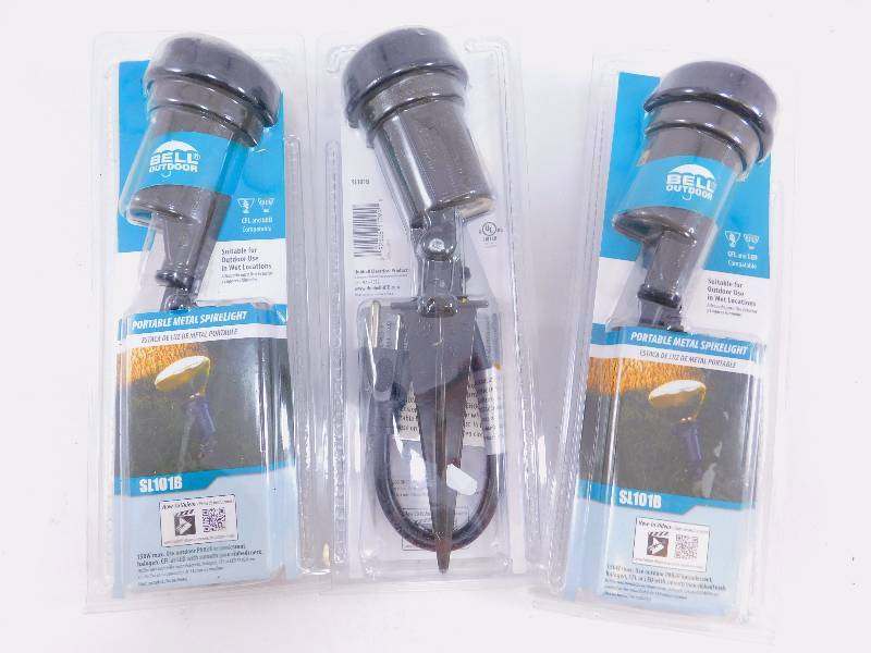 lot 44 image: Lot of 3 150 Watt Incandescent SpikeLight