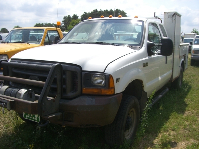 lot 513 image: 2000 Ford F-350 4x4 Utility Box Truck