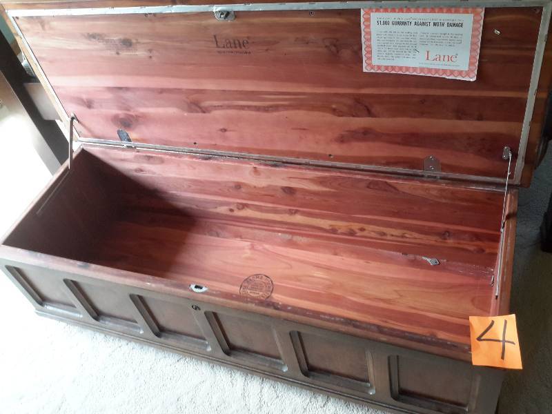 Lane Cedar Chest with top cover