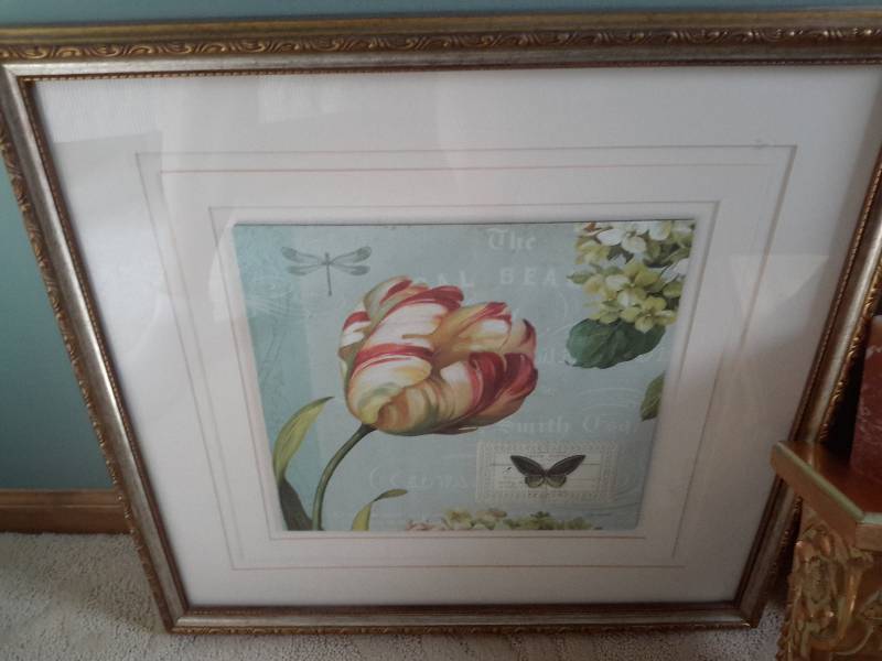 2 nice pictures, Wall sconses and candle