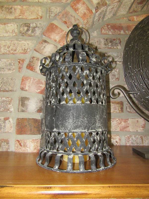 3 very nice decorative pots and wreath type..