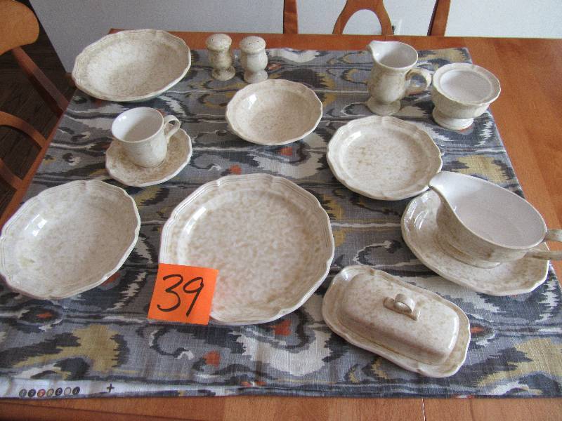 10 Place setting Mikasa, Country Charm, Brown Sugar