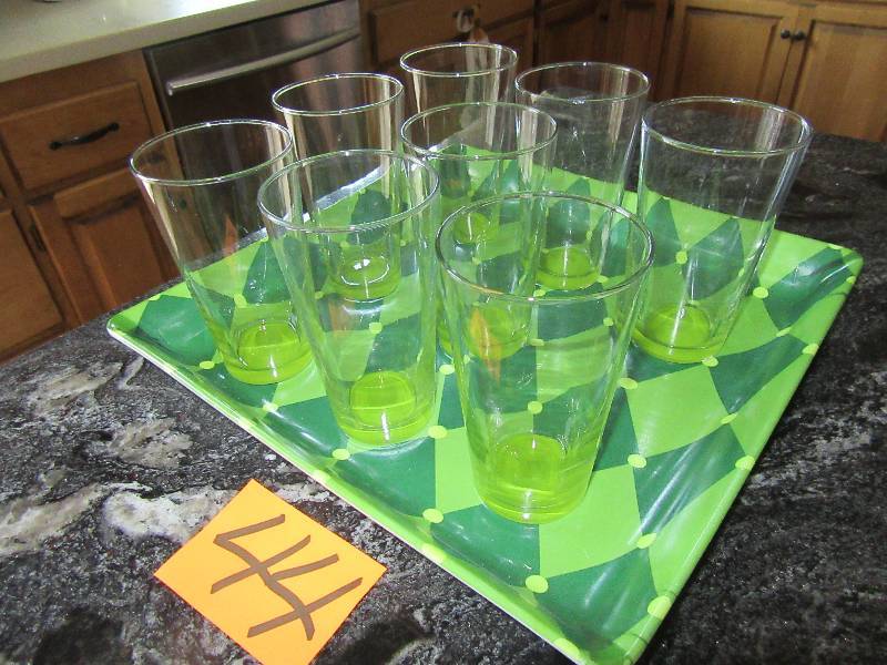 Melamine serving tray and 8 glasses..