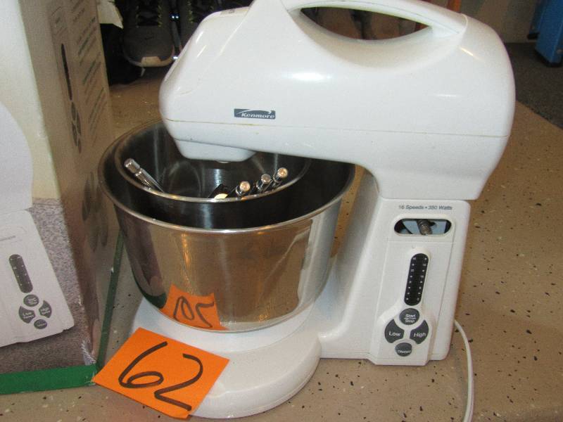 Kenmore 16 Speed Stand Mixer.. Used very little