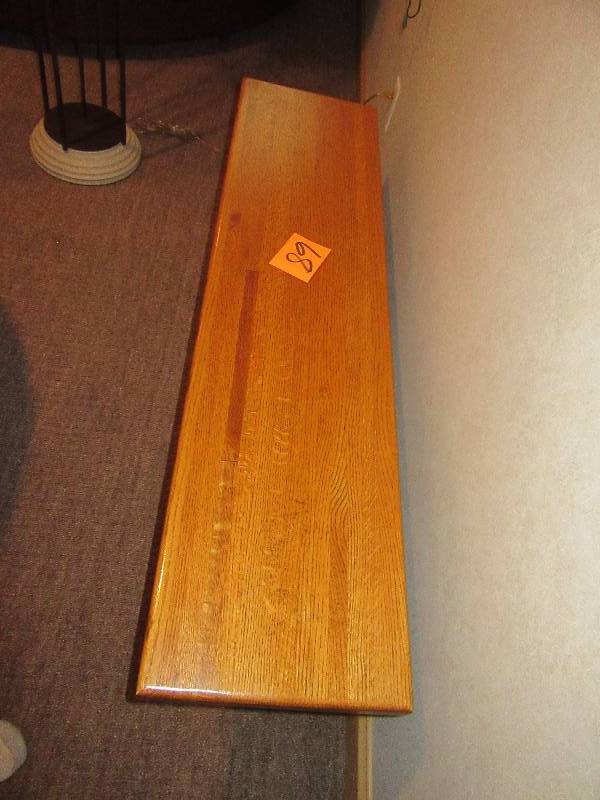 Very nice Oak Bench.. Heavy seat materialbase