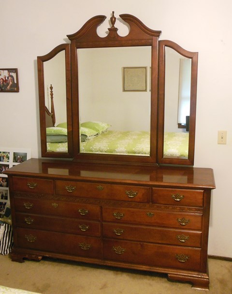 lot 24 image: Dresser with Detachable and Adjustable Mirror (Matches China Hutch, Dining Table, and Small Buffet)