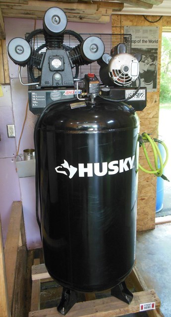 lot 3 image: Husky 80 Gal. Single Stage Air Compressor