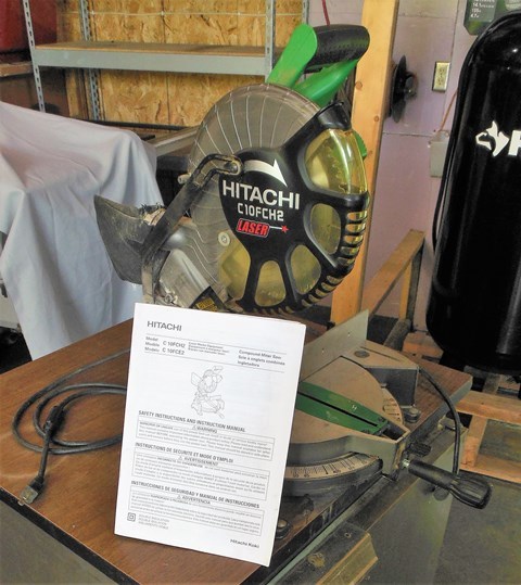 lot 7 image: Hitachi C10FCH2 Compound Miter Saw