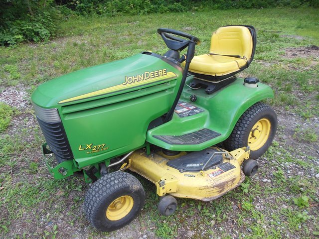 lot 15 image: John Deere LX 277 All-Wheel Steer with 48 Edge Cutting System