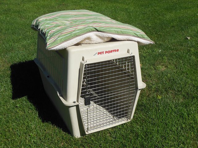 lot 48 image: Petmate X-Large Pet Porter and Washable Bed