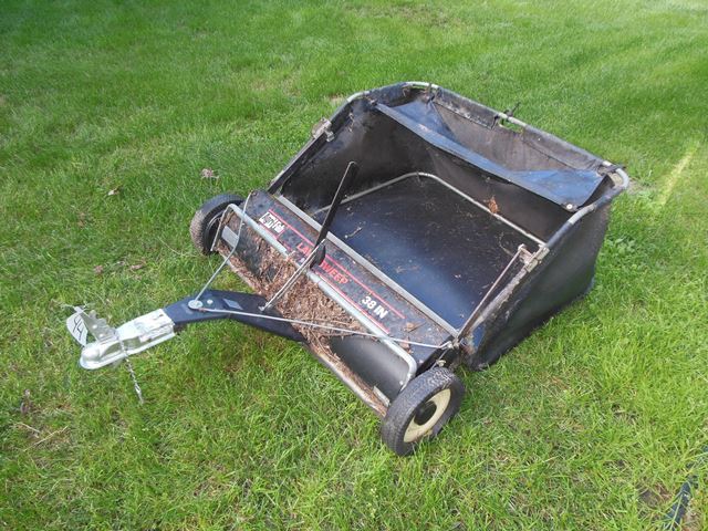 lot 44 image: Agri-Fab 38 Lawn Sweeper