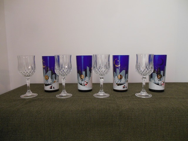 lot 72 image: 4 Noritake Twas the Night Before Christmas Tumblers and 4 Small Wine Glasses