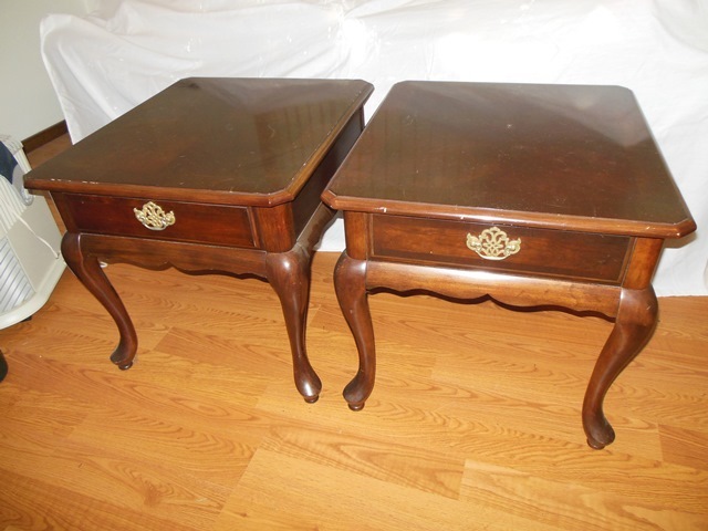 lot 88 image: Pair of End Tables