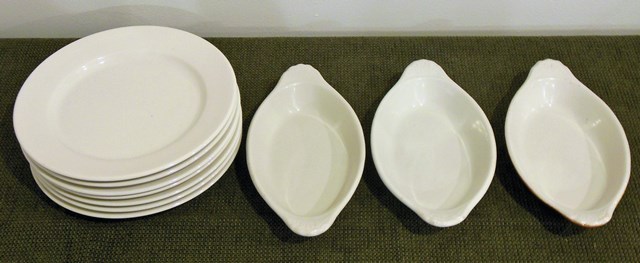 lot 104 image: 7 Homer Laughlin 9 Plates and 3 Hall (528) Serving Dishes