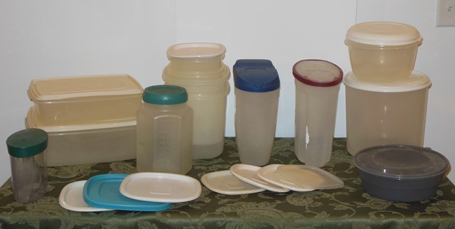 lot 124 image: Assorted Tupperware and Storage Containers