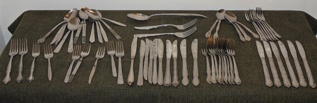 lot 138 image: Starter Kitchenwares