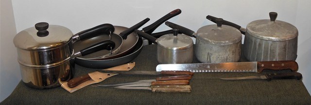 lot 140 image: Cookware and Knives (perfect for the cabin or first apartment)