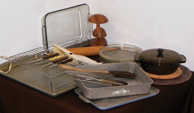 lot 144 image: Bakeware and Knives