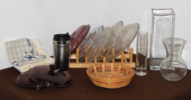 lot 158 image: Glass vases, dish towels, lid rack and travel mug