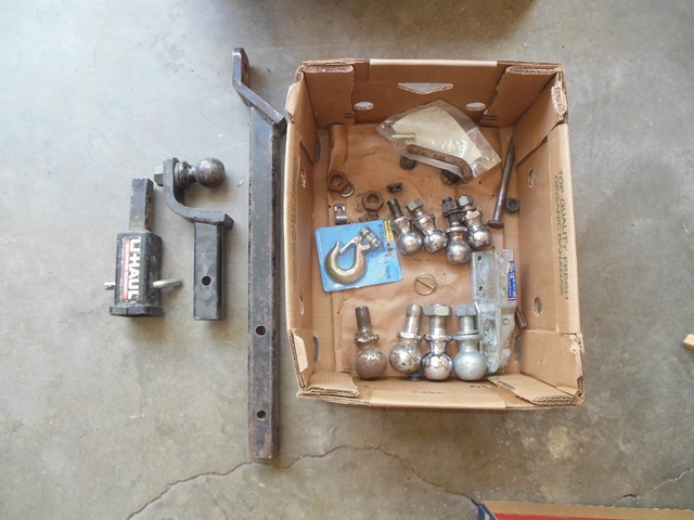 lot 143 image: Extension Hitch Receiver, Drop Receiver with 2 516 Ball, U-Haul 1-2 Standard Hitch Adaptor, and Various Balls (1 78 and 2 516)