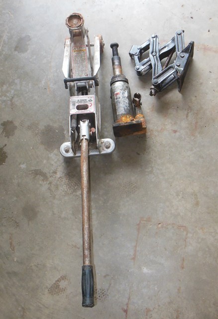 lot 189 image: Six Ton Bottle Jack, 2 Ton Floor Jack and Car Jack