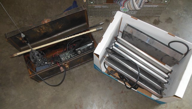 lot 195 image: CB Radios and 2 Sets of Matching Truck Mirrors (1 set is heated) Plus Additional Mirror