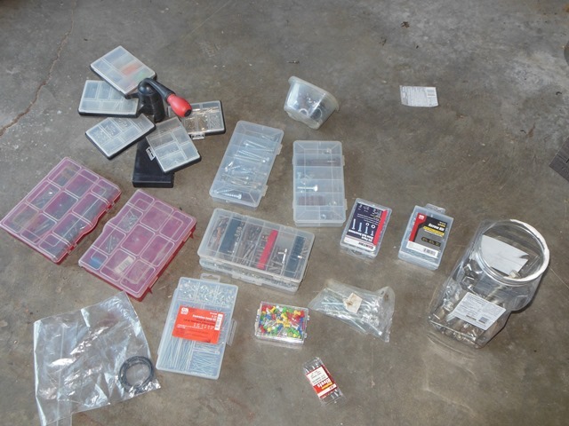 lot 205 image: Mini Cases Filled with Hardware