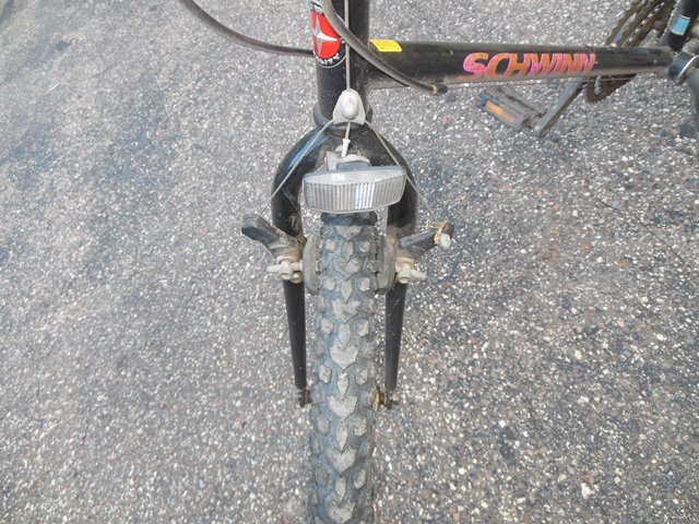 lot 204 image: Schwinn Sidewinder Bicycle