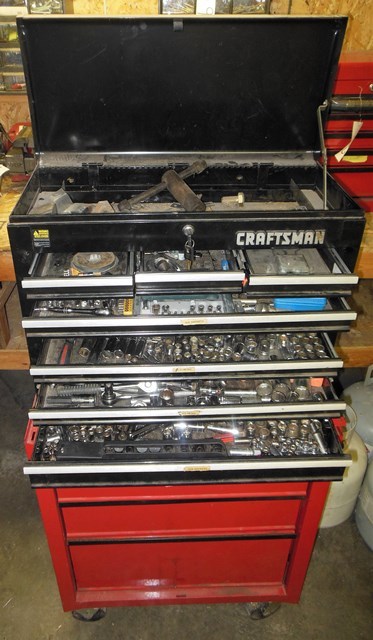 lot 225 image: Loaded Craftsman Black Upper Tool Cabinet and Empty Red Lower Cabinet