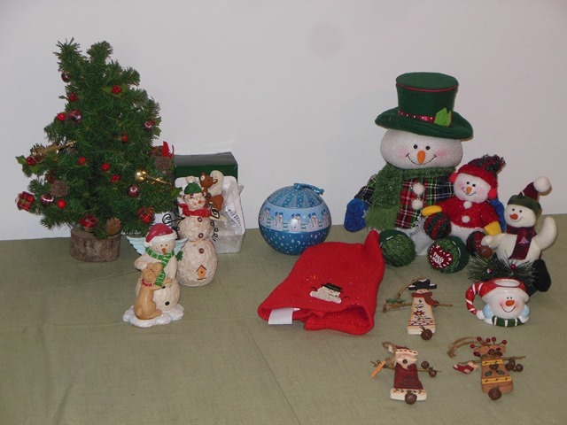 lot 178 image: Snowman Themed Christmas Lot