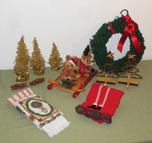 lot 188 image: Assorted Christmas Decorations