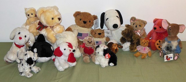 lot 198 image: Assorted Stuffed Animals