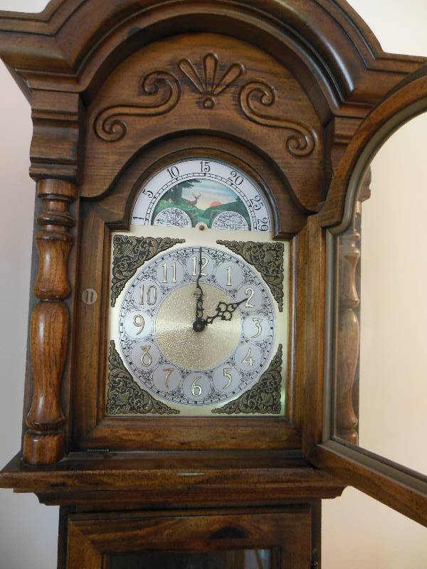 lot 257 image: NEW NOTE ON COST OF PART and ADDED VIDEO OF SIMILAR CLOCK IN ACTION  Ridgeway Grandfather Clock