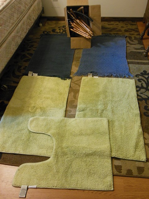lot 320 image: Green Bath Rug Set, Blue Throw Rugs, and Hangers
