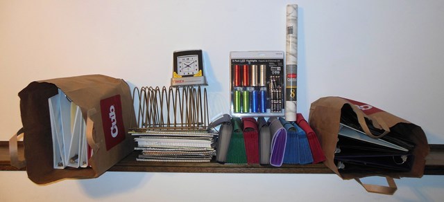 lot 325 image: Office Lot with Small Pocket Files and Used 3 Ring Binders