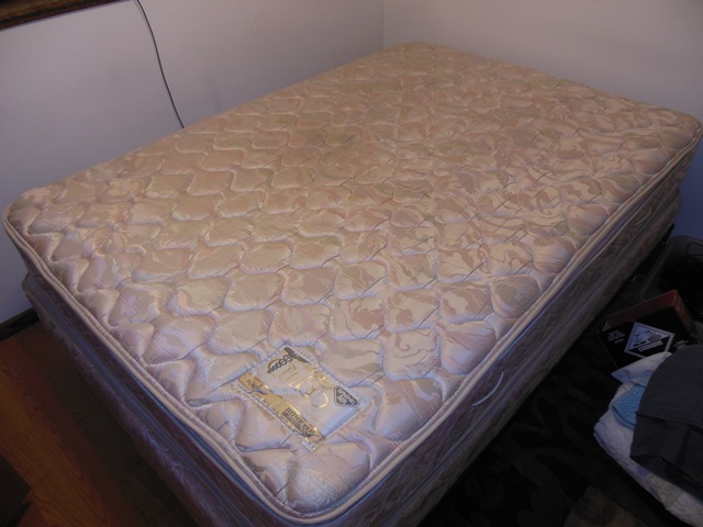 lot 333 image: Full Size Mattress