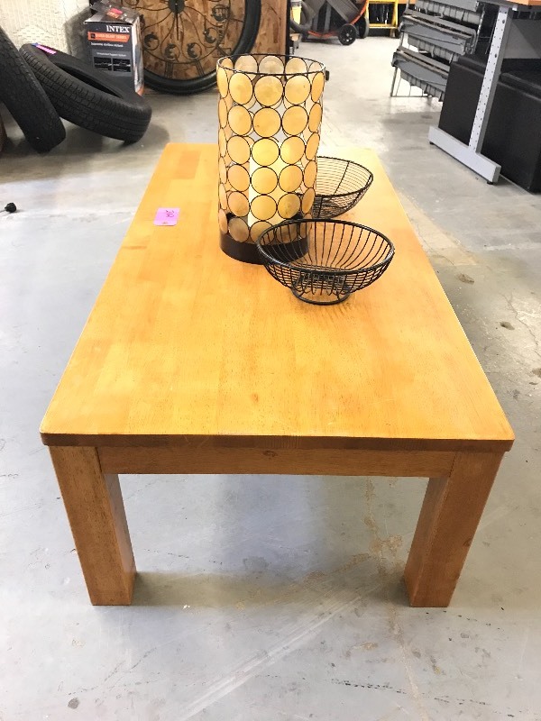 lot 212 image: COFFEE TABLE AND ACCESSORIES