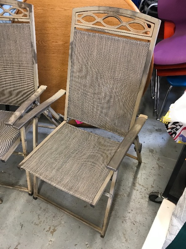 lot 215 image: PATIO SET