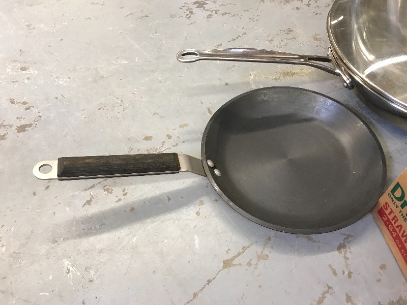 lot 264 image: NONSTICK FRYING PANS